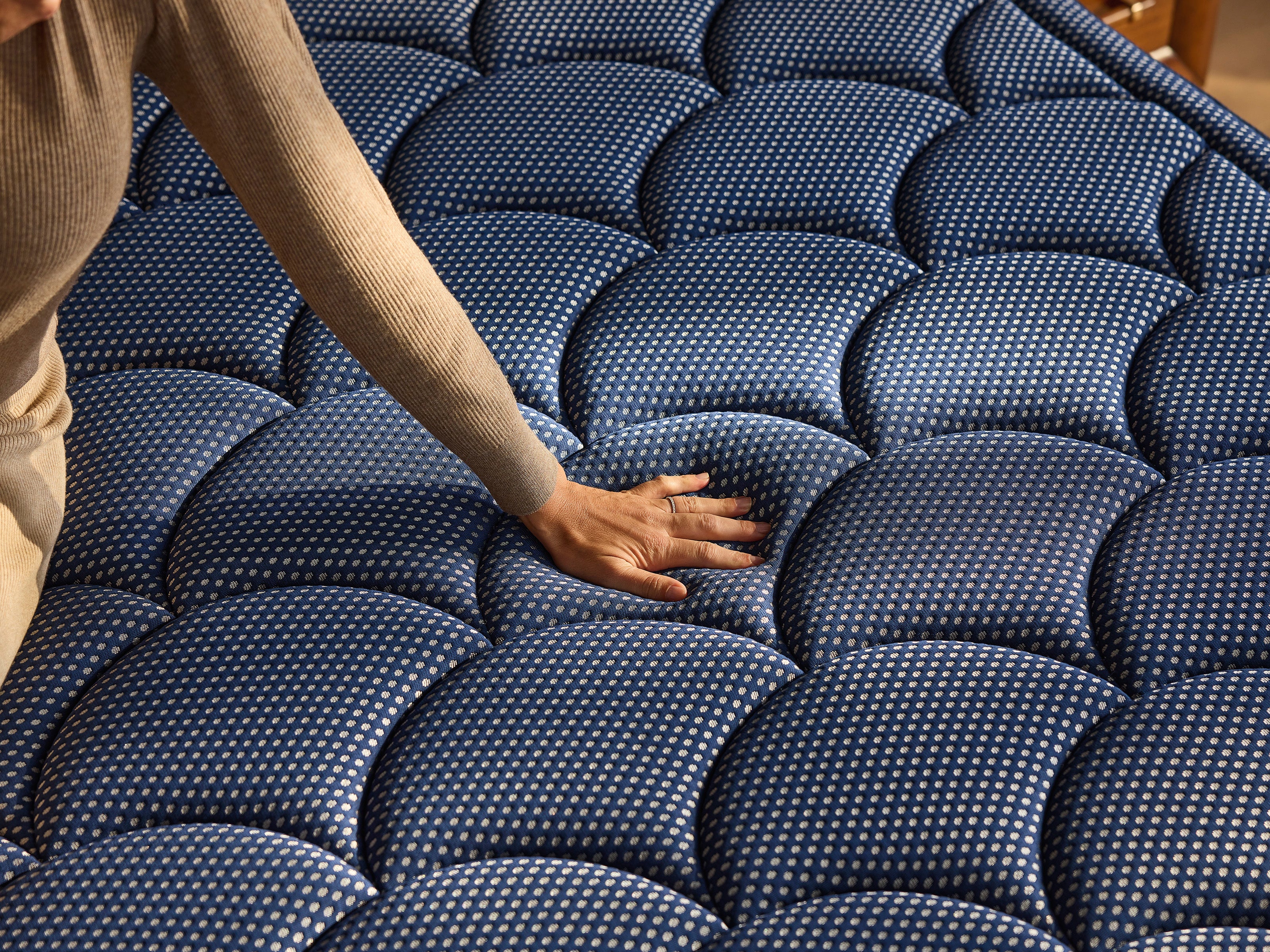 DreamCloud Hybrid Luxe 4.0 Mattress - Image 3