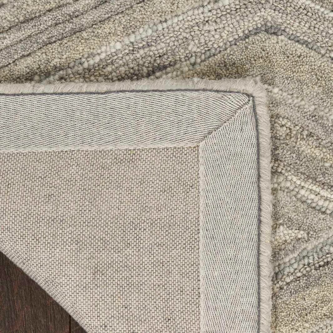 Graceful Patterned Rug - Image 12
