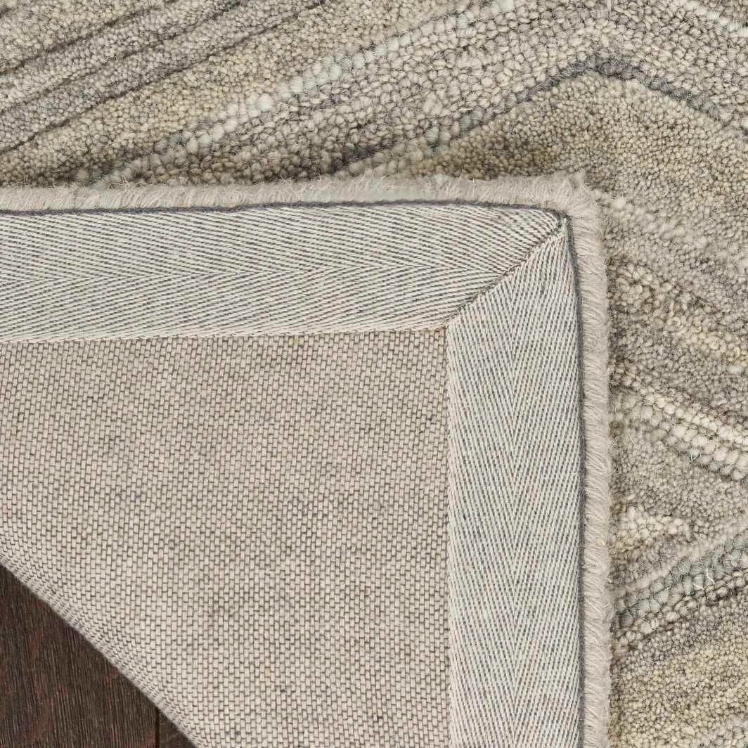 Graceful Patterned Rug - Image 5