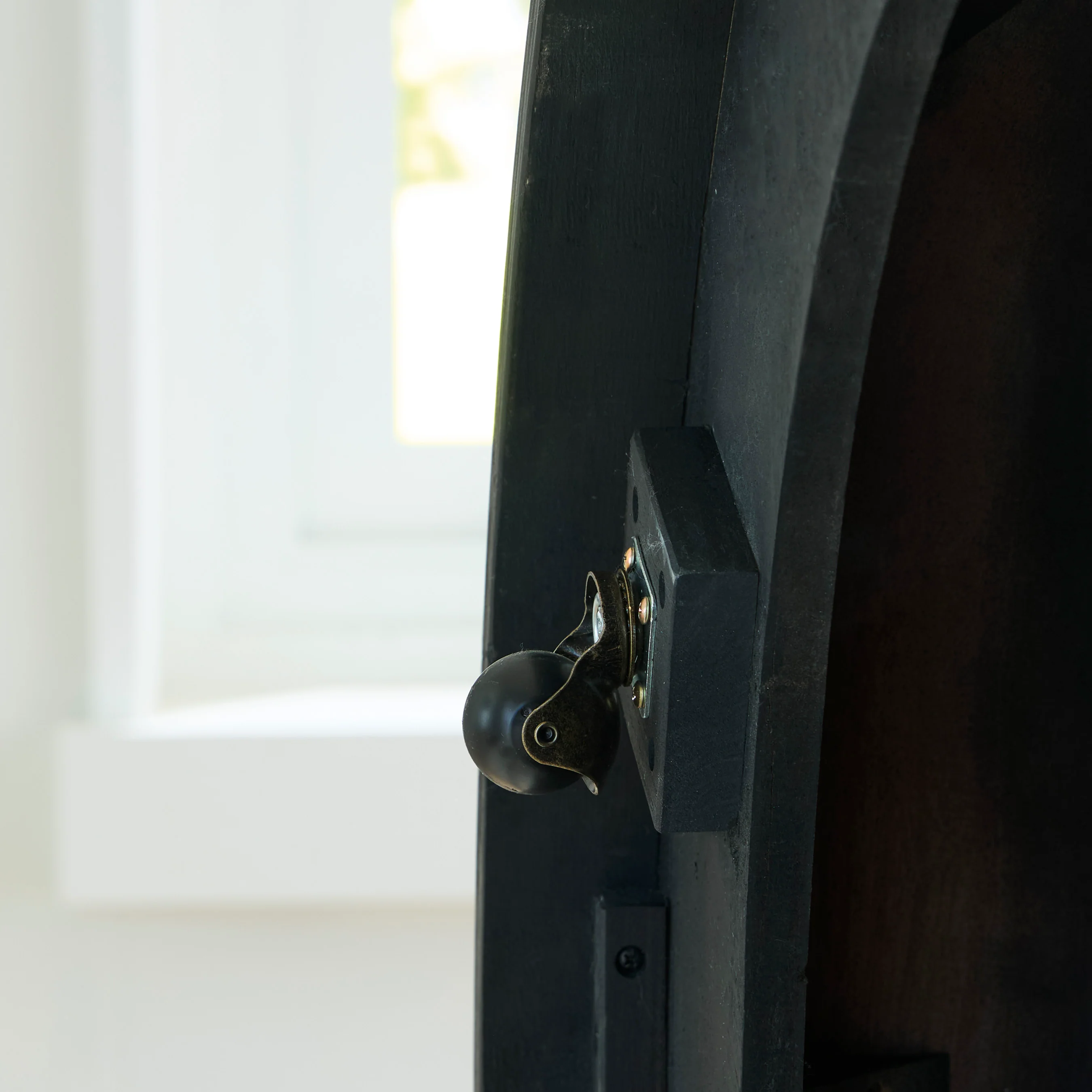 Ashley Grayman Round Coffee Table - Image 3