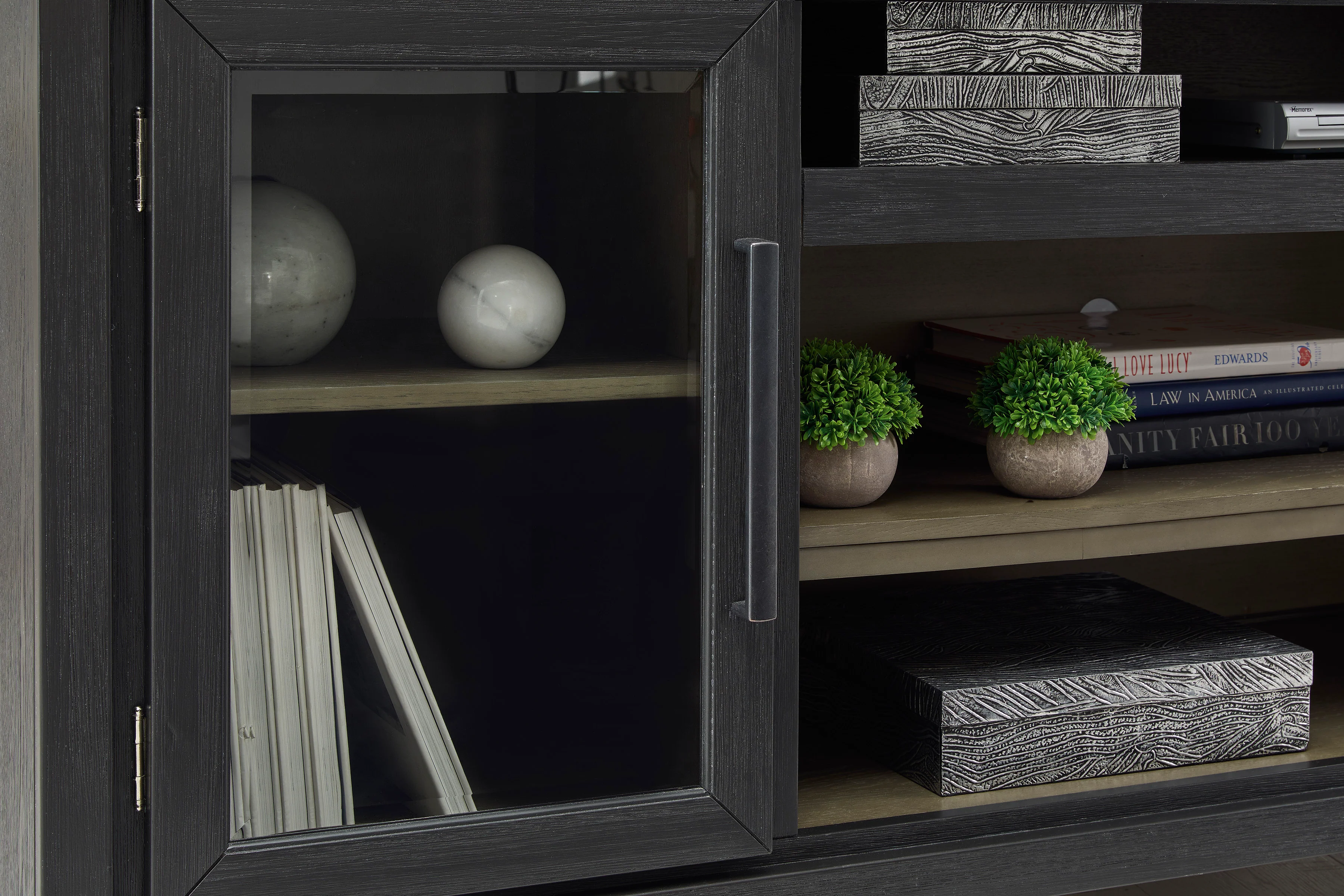 Foyland 83" TV Stand - Image 5
