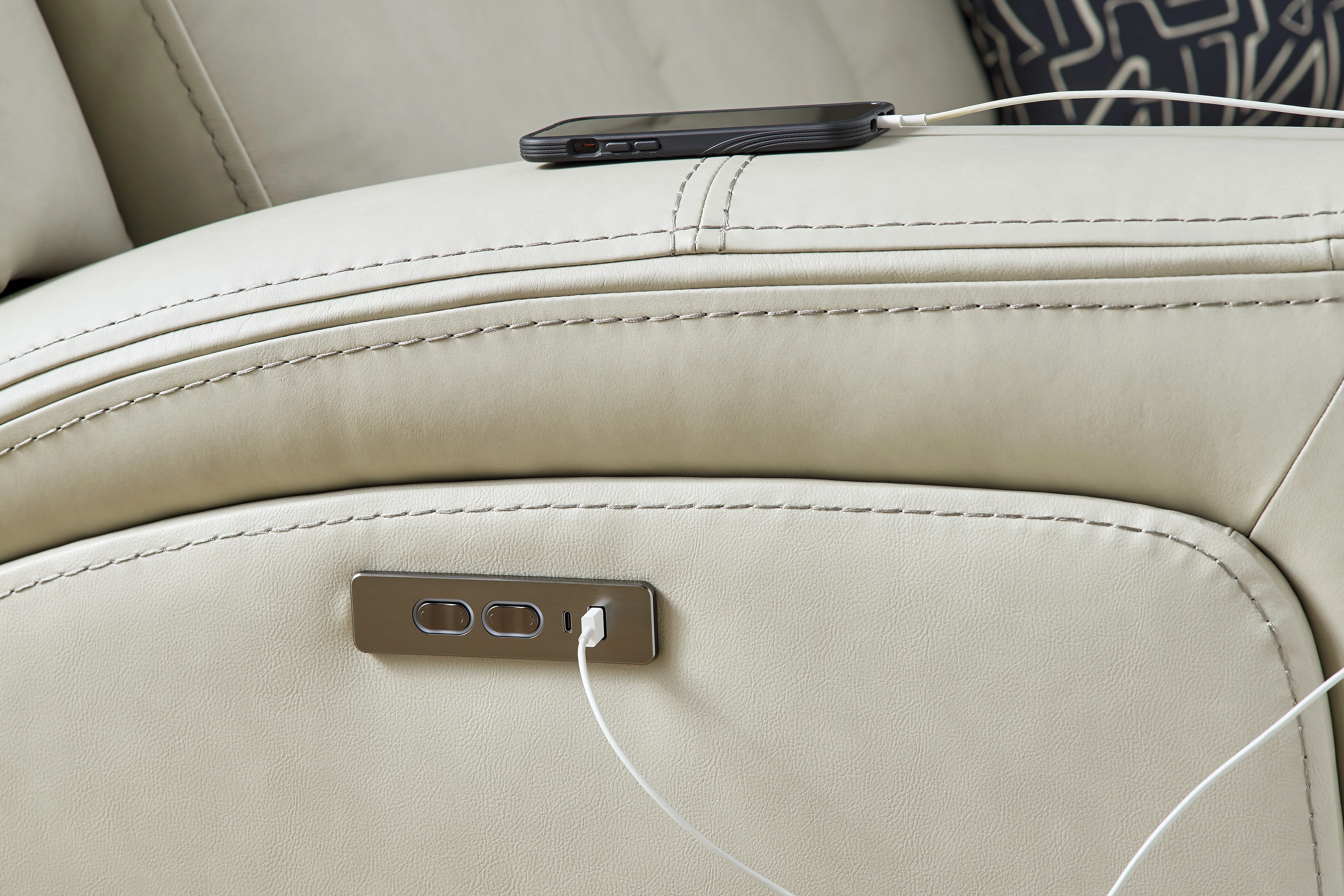 Davidson Power Reclining Leather Sofa - Image 17