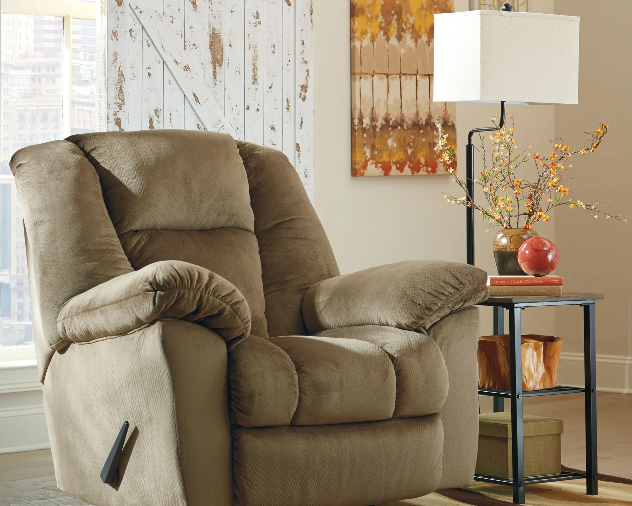 Shianne Floor Lamp - Image 3