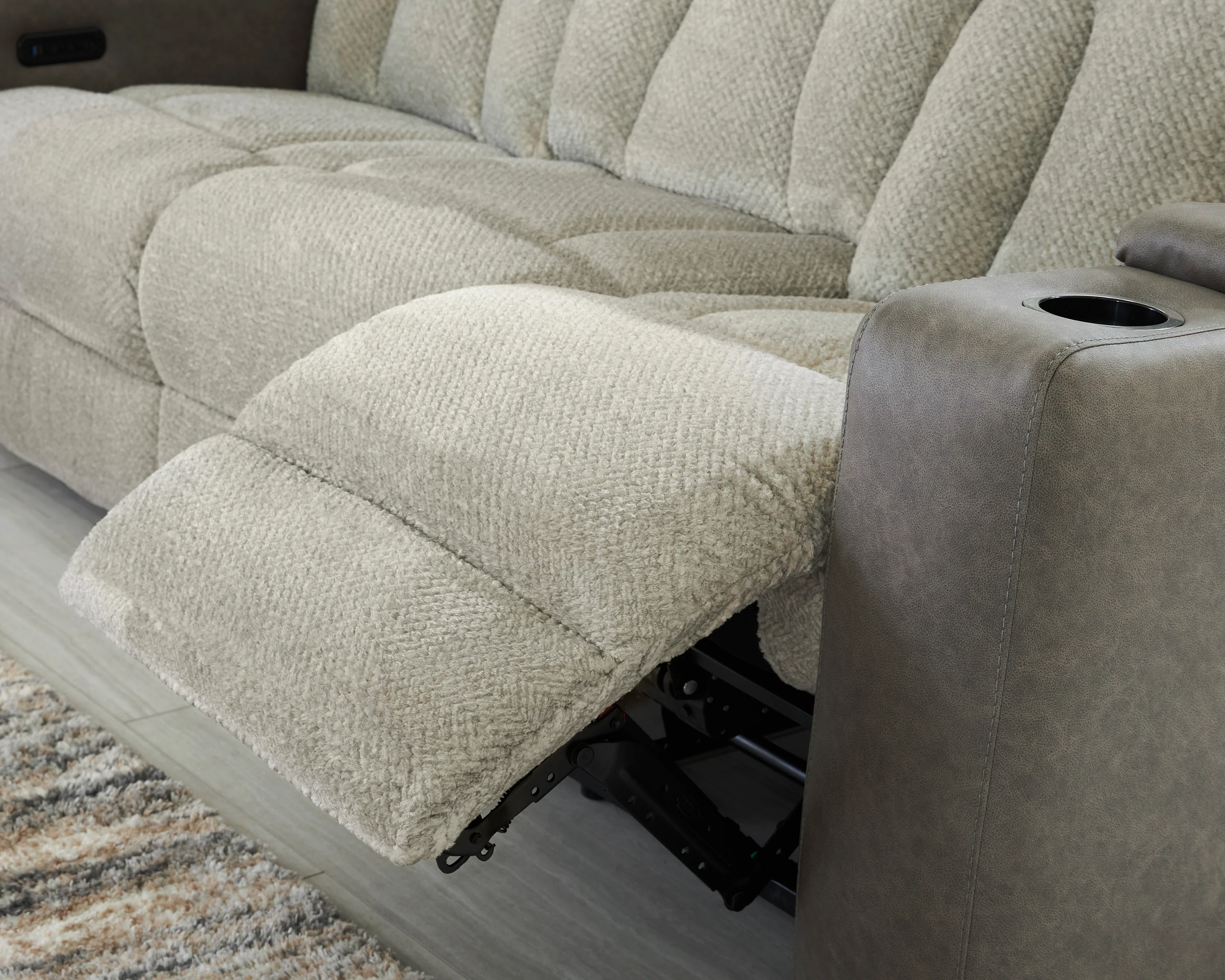 Stately Check Power Reclining Console Loveseat - Image 8