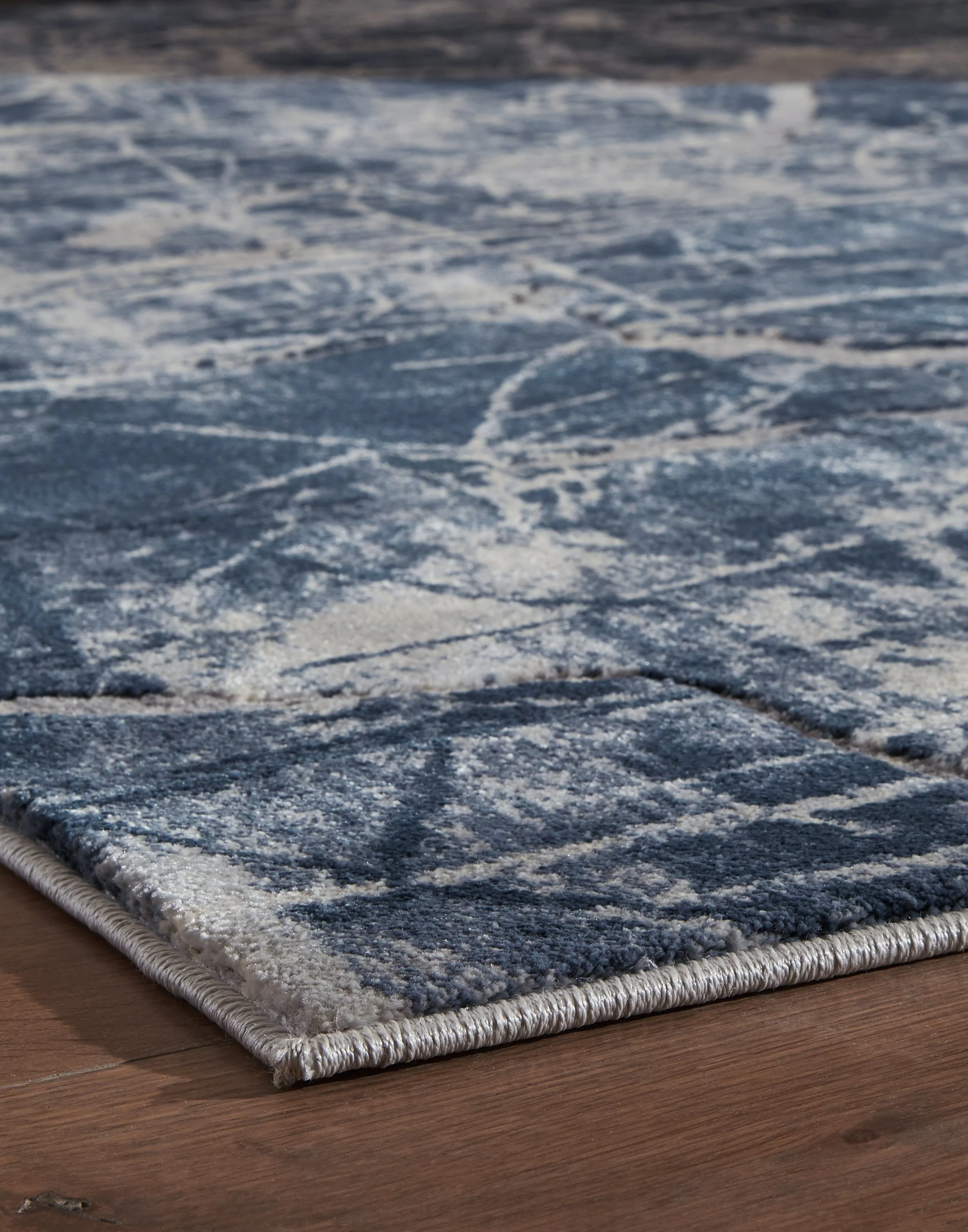 Tullis 5'2" x 7'3" Rug - Image 2