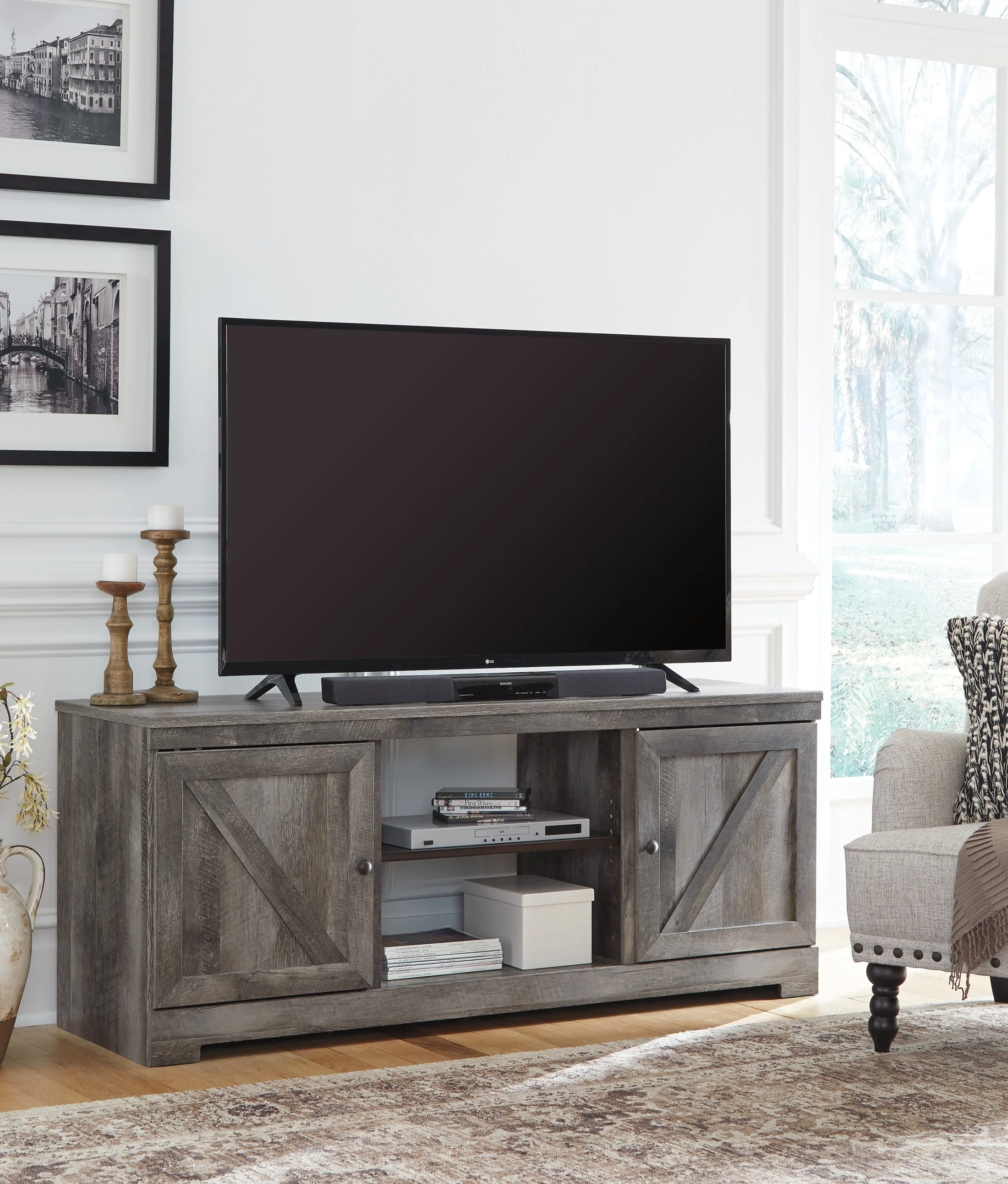 Wynnlow TV Stand - Image 10